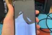 手机拍照时屏幕摔坏怎么办？维修费用是多少？