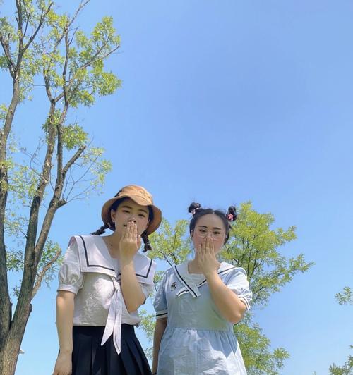 双人拿手机拍照怎样拍出好效果？有哪些技巧可以分享？  第3张