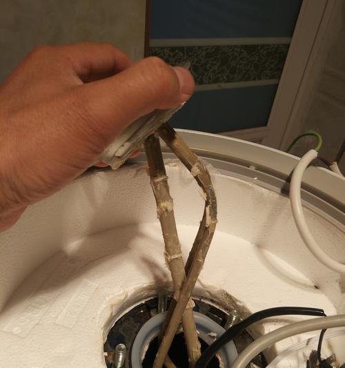 美的热水器内胆支架拆卸步骤？  第3张